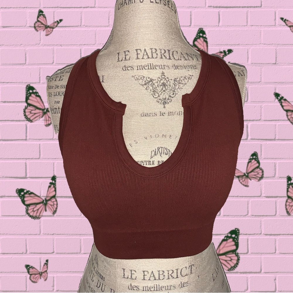 Seamless Ribbed Sports Crop Top - Picture 3 of 10